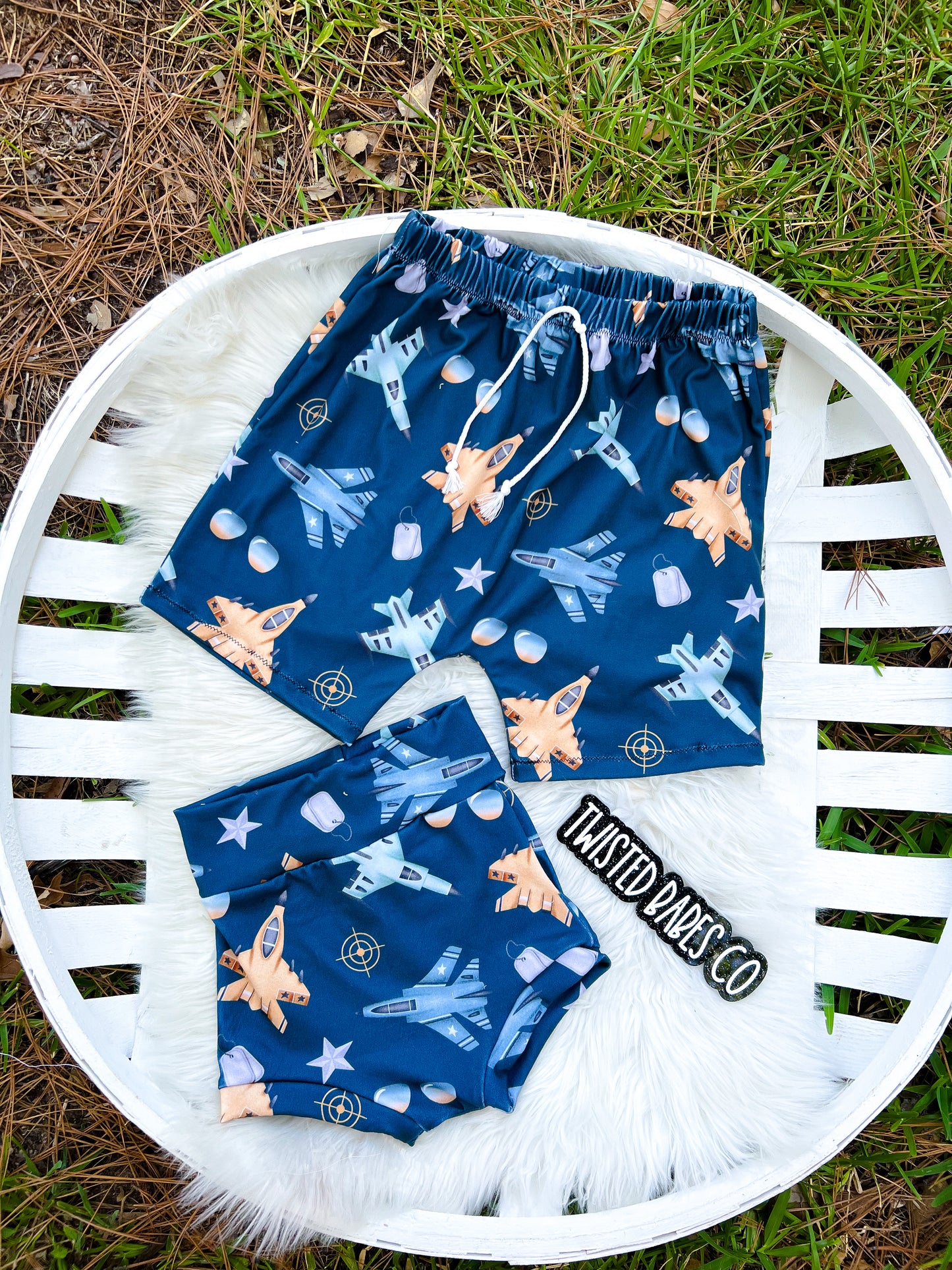 Shorts (Knee length)