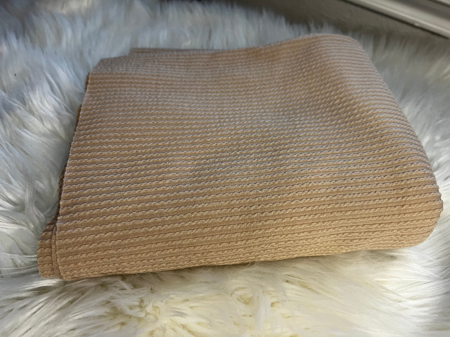 Cream waved rib