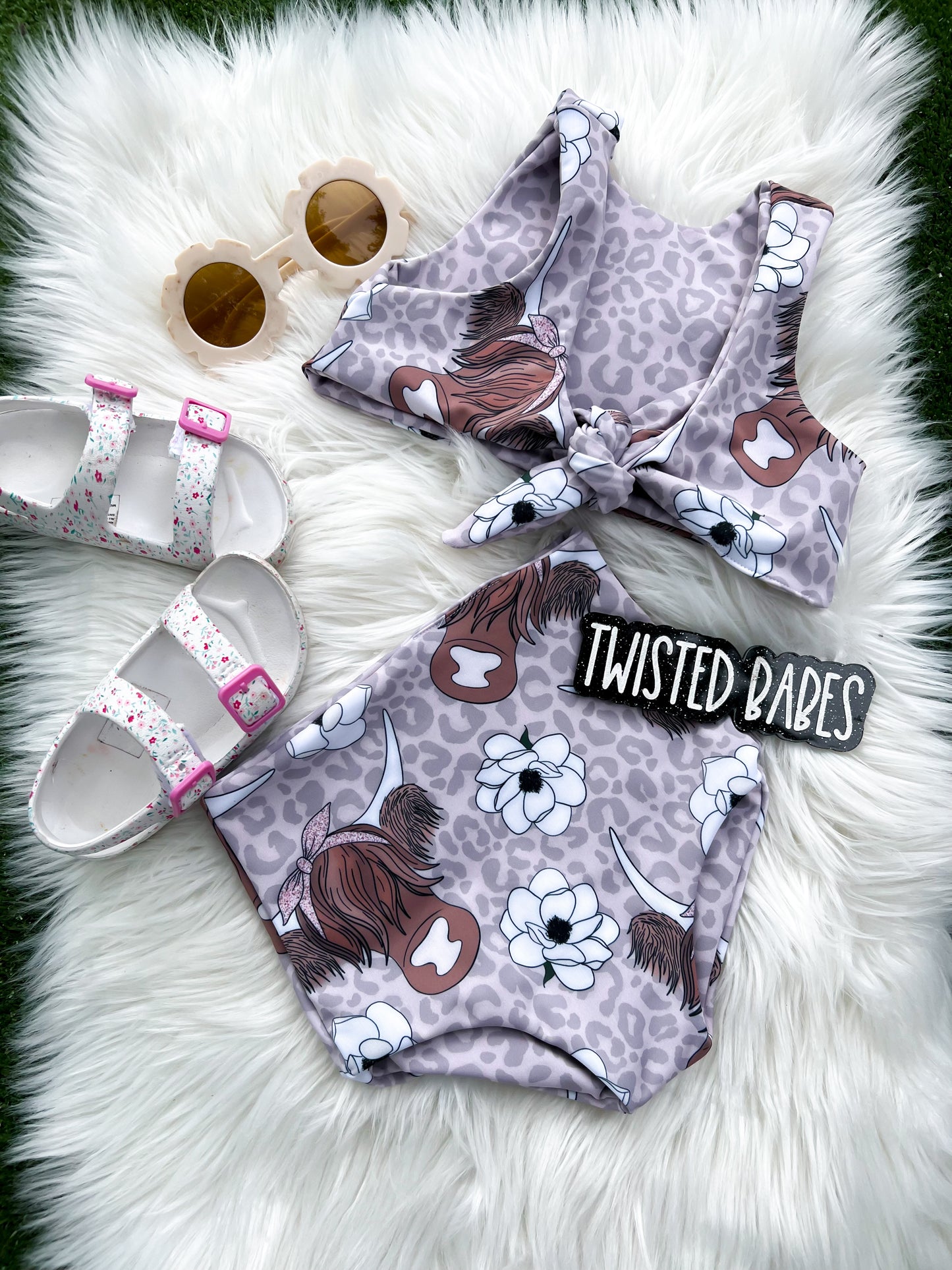 Reversible tie back set