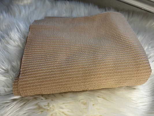 Cream waved rib