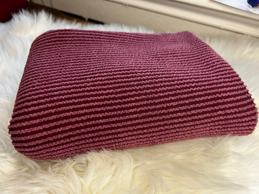 Light burgundy waved rib